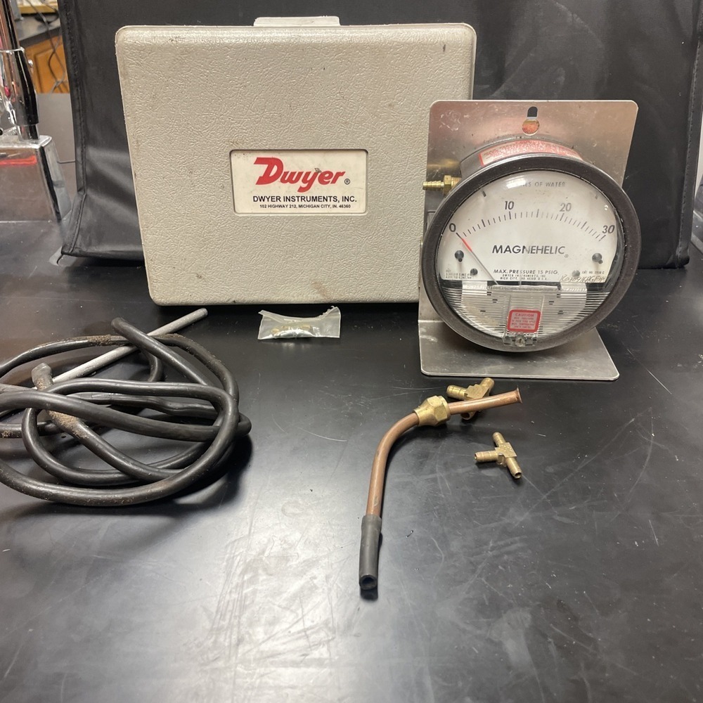 Dwyer 2030 Magnehelic Differential Pressure Gauge‎ (0-30"w.c.)